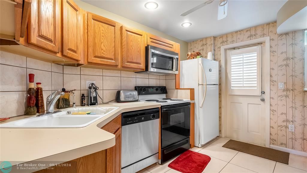 Active With Contract: $120,000 (1 beds, 1 baths, 750 Square Feet)