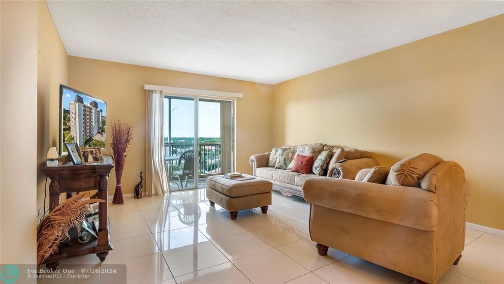 Active With Contract: $120,000 (1 beds, 1 baths, 750 Square Feet)