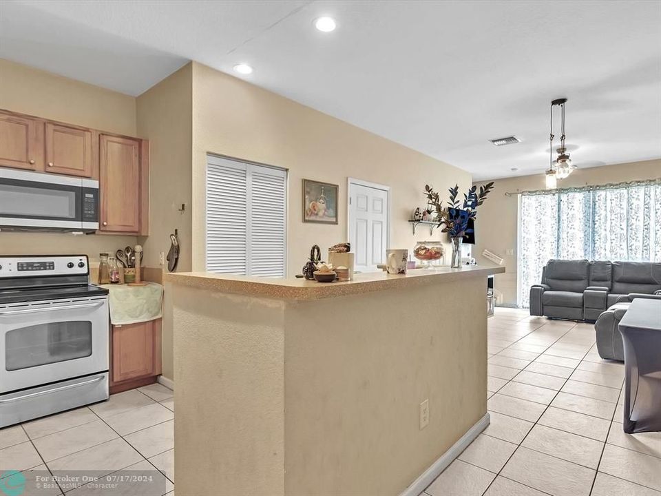 For Sale: $399,000 (2 beds, 2 baths, 1272 Square Feet)