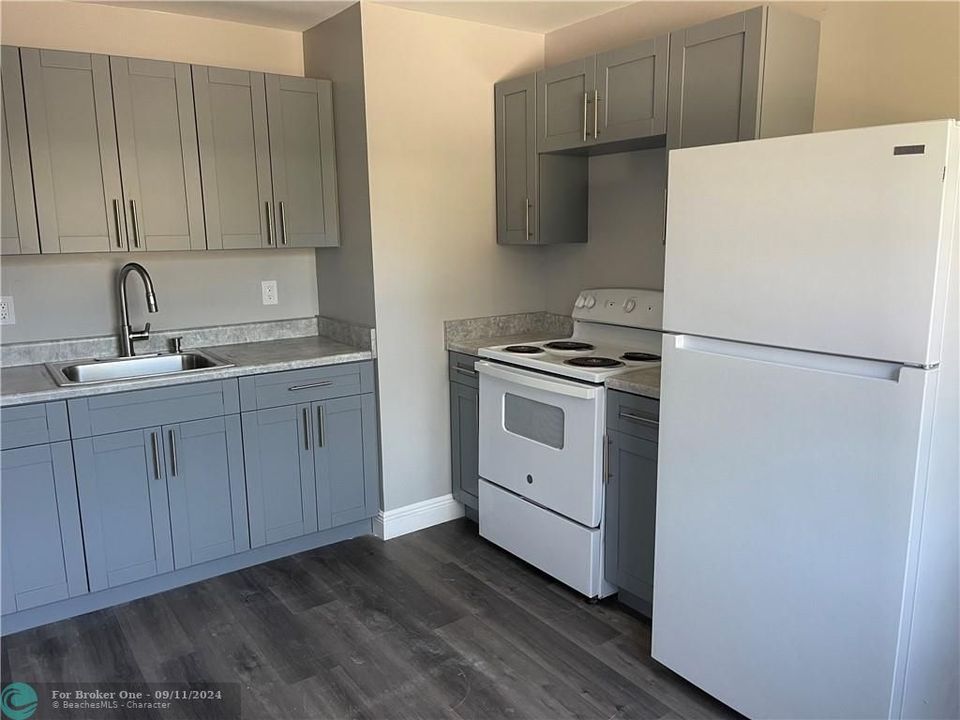 For Sale: $1,700 (1 beds, 1 baths, 1068 Square Feet)