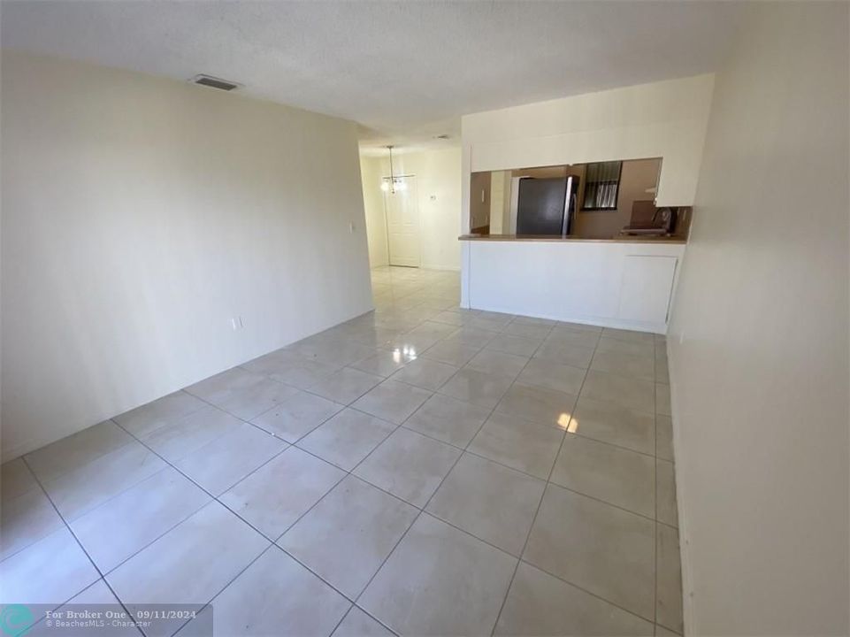 For Rent: $2,400 (2 beds, 2 baths, 986 Square Feet)