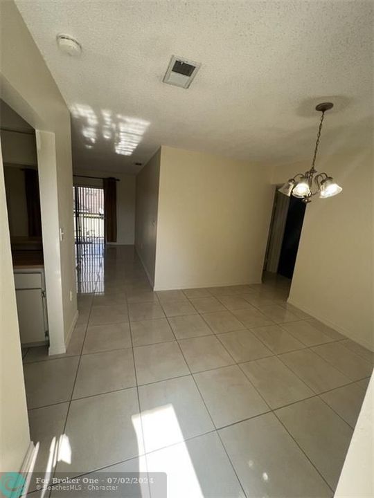 For Rent: $2,400 (2 beds, 2 baths, 986 Square Feet)