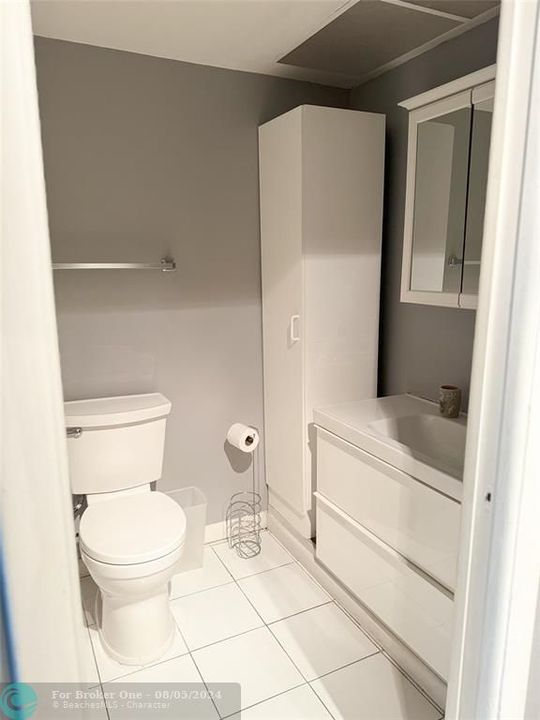 Active With Contract: $1,850 (2 beds, 2 baths, 920 Square Feet)