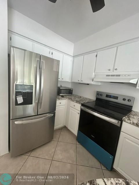 For Rent: $3,200 (2 beds, 2 baths, 1200 Square Feet)