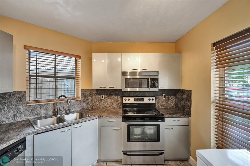 Active With Contract: $450,000 (3 beds, 2 baths, 1270 Square Feet)