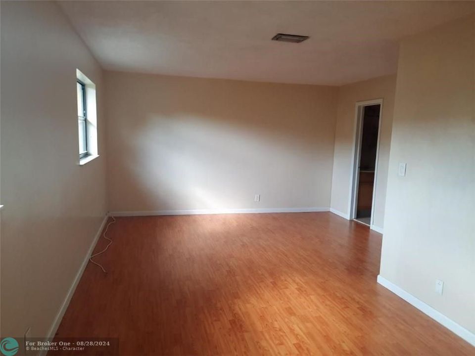 For Rent: $2,590 (3 beds, 2 baths, 1640 Square Feet)