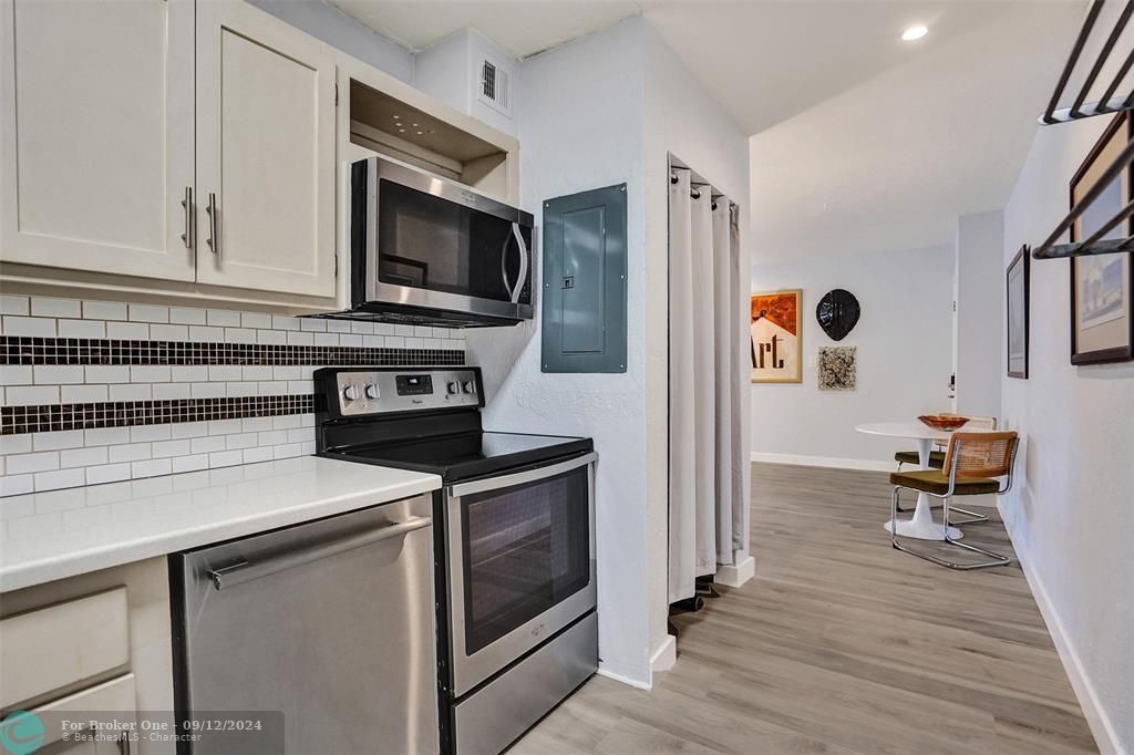 For Sale: $279,000 (1 beds, 1 baths, 750 Square Feet)