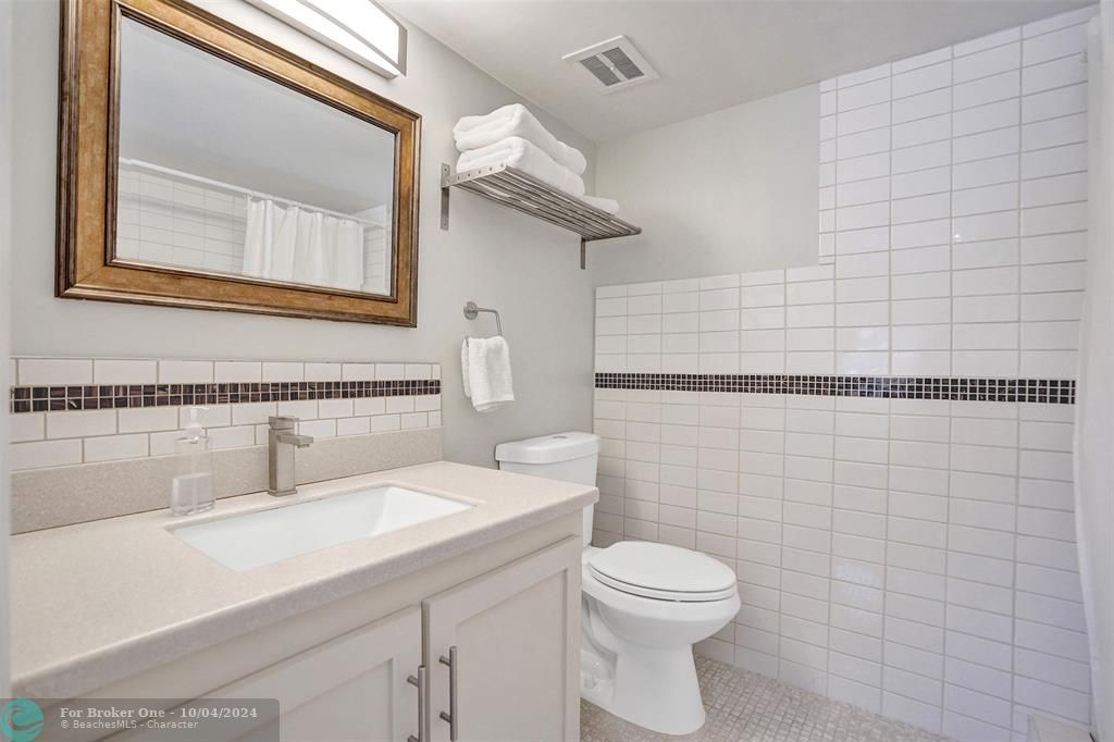 For Sale: $279,000 (1 beds, 1 baths, 750 Square Feet)