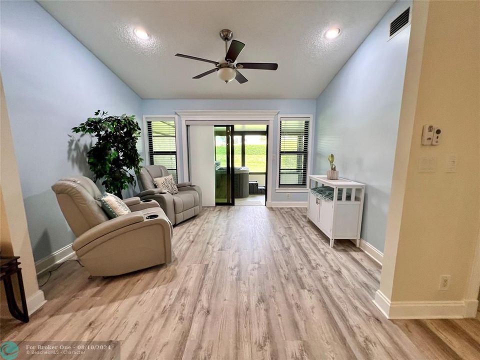 For Sale: $375,000 (2 beds, 2 baths, 1340 Square Feet)