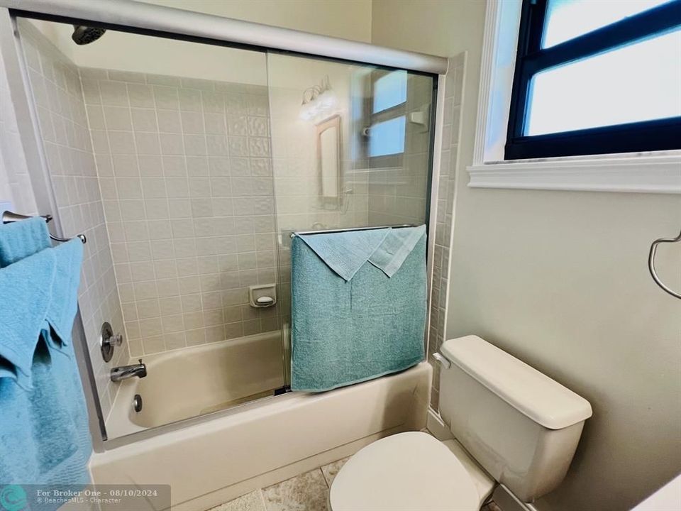 For Sale: $375,000 (2 beds, 2 baths, 1340 Square Feet)