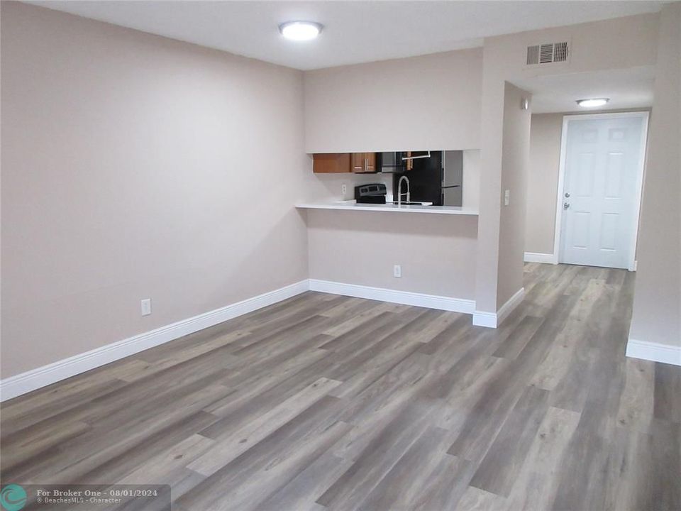 Active With Contract: $2,500 (3 beds, 2 baths, 1050 Square Feet)