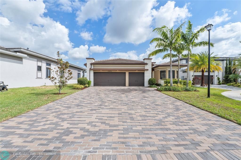 Active With Contract: $1,124,500 (4 beds, 3 baths, 2970 Square Feet)