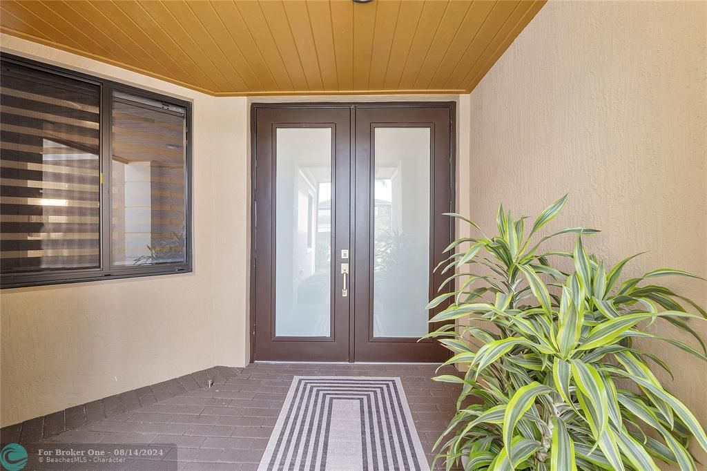 Vendido Recientemente: $1,124,500 (4 camas, 3 baños, 2970 Pies cuadrados)