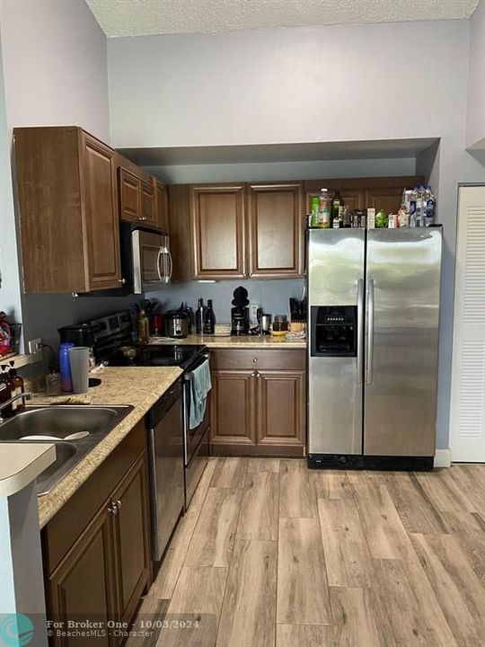 Recently Rented: $2,400 (2 beds, 2 baths, 1183 Square Feet)