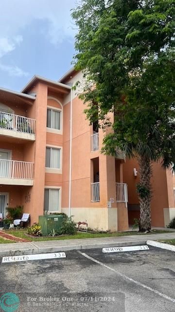 Active With Contract: $2,400 (2 beds, 2 baths, 1183 Square Feet)