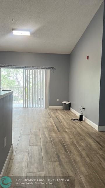 Active With Contract: $2,400 (2 beds, 2 baths, 1183 Square Feet)