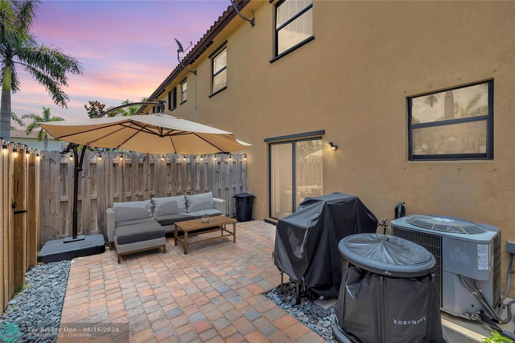 Active With Contract: $465,000 (3 beds, 2 baths, 1363 Square Feet)