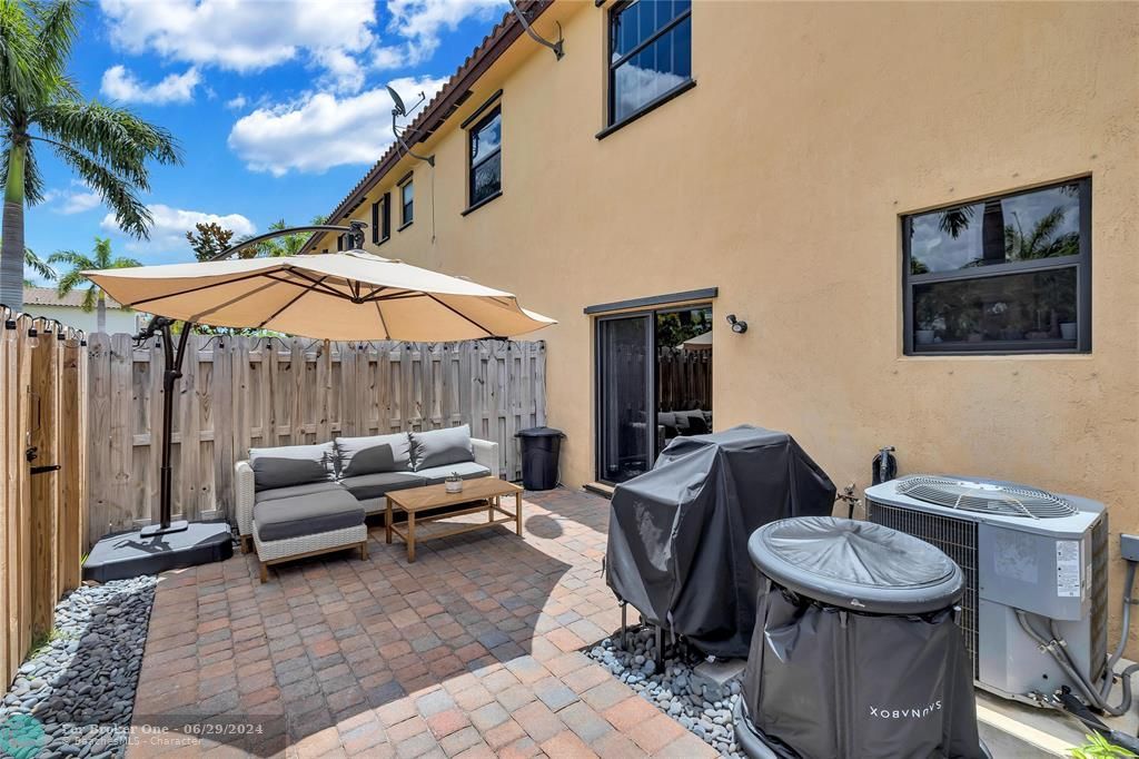 Active With Contract: $465,000 (3 beds, 2 baths, 1363 Square Feet)