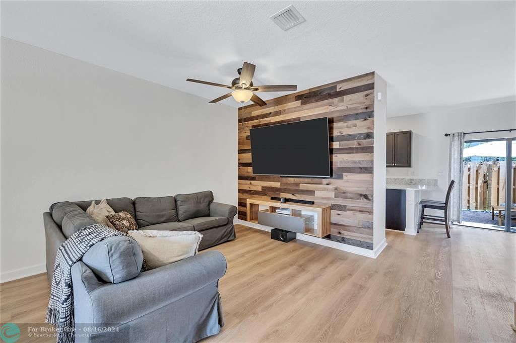 Active With Contract: $465,000 (3 beds, 2 baths, 1363 Square Feet)