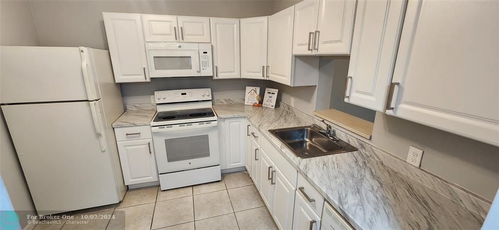 Recently Rented: $1,900 (2 beds, 2 baths, 860 Square Feet)