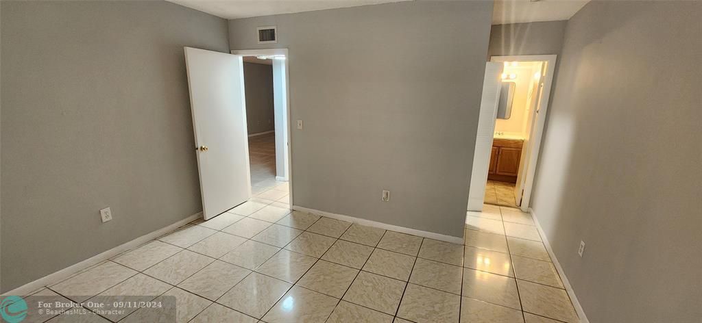 Recently Rented: $1,900 (2 beds, 2 baths, 860 Square Feet)