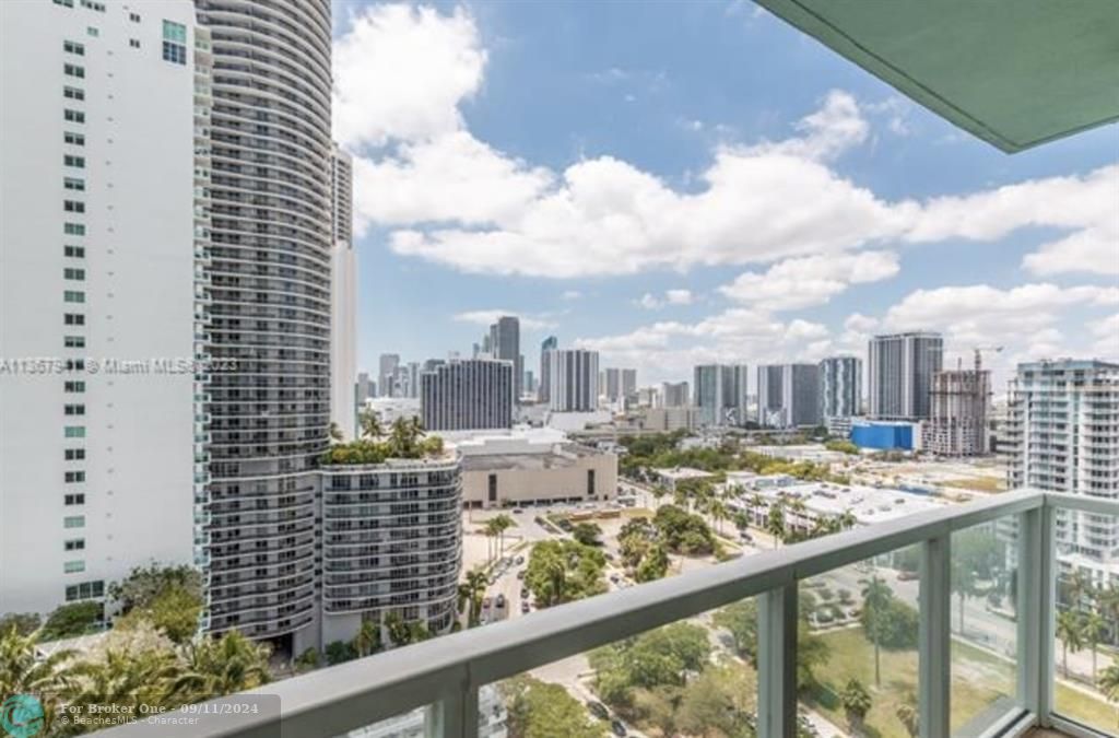 Active With Contract: $425,000 (1 beds, 1 baths, 799 Square Feet)