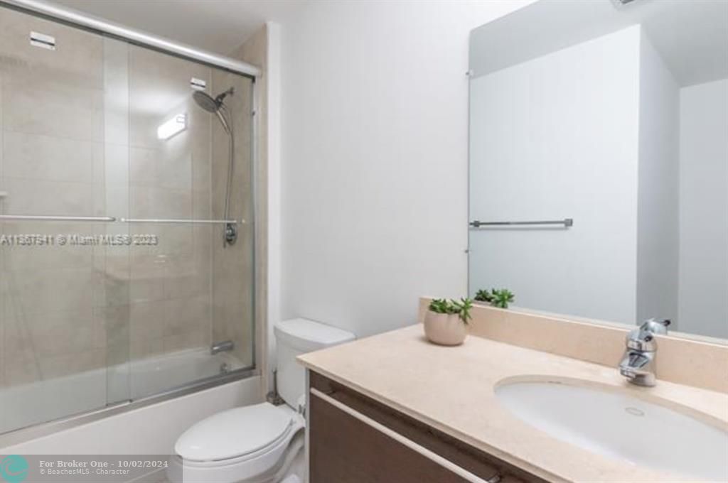 Active With Contract: $425,000 (1 beds, 1 baths, 799 Square Feet)