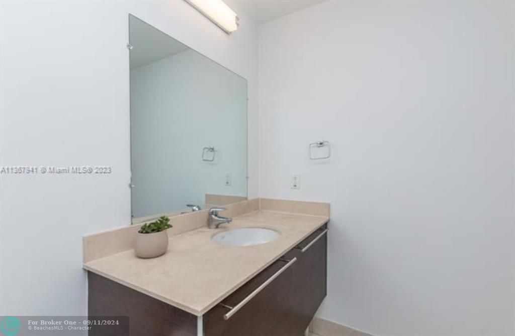 Activo con contrato: $425,000 (1 camas, 1 baños, 799 Pies cuadrados)