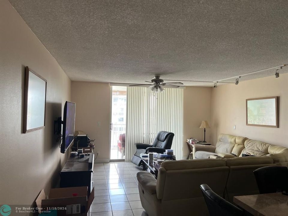 En Venta: $255,000 (2 camas, 2 baños, 1092 Pies cuadrados)