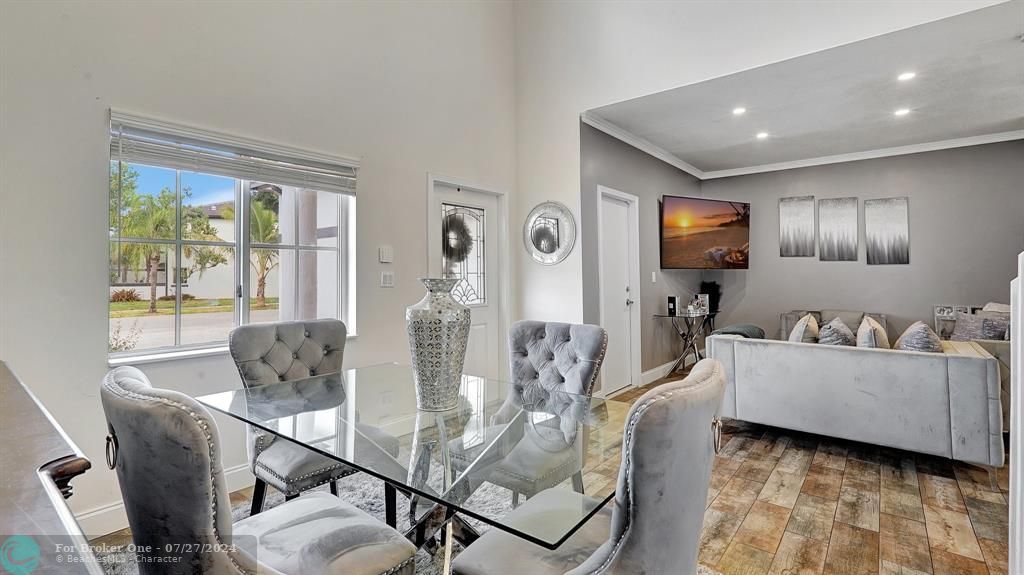 Active With Contract: $495,000 (3 beds, 3 baths, 1304 Square Feet)
