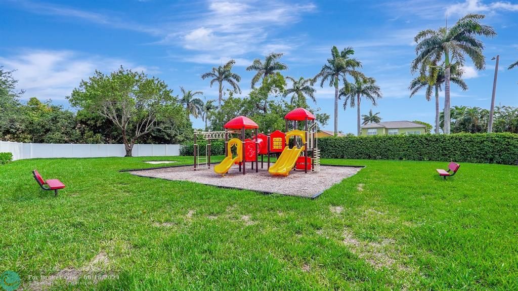 Recently Sold: $495,000 (3 beds, 3 baths, 1304 Square Feet)