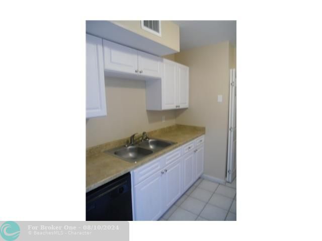 Active With Contract: $1,800 (2 beds, 2 baths, 0 Square Feet)