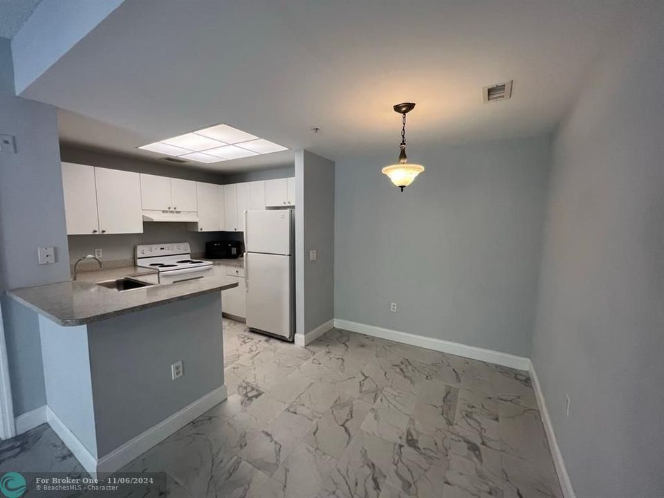 Recently Rented: $2,150 (1 beds, 1 baths, 878 Square Feet)