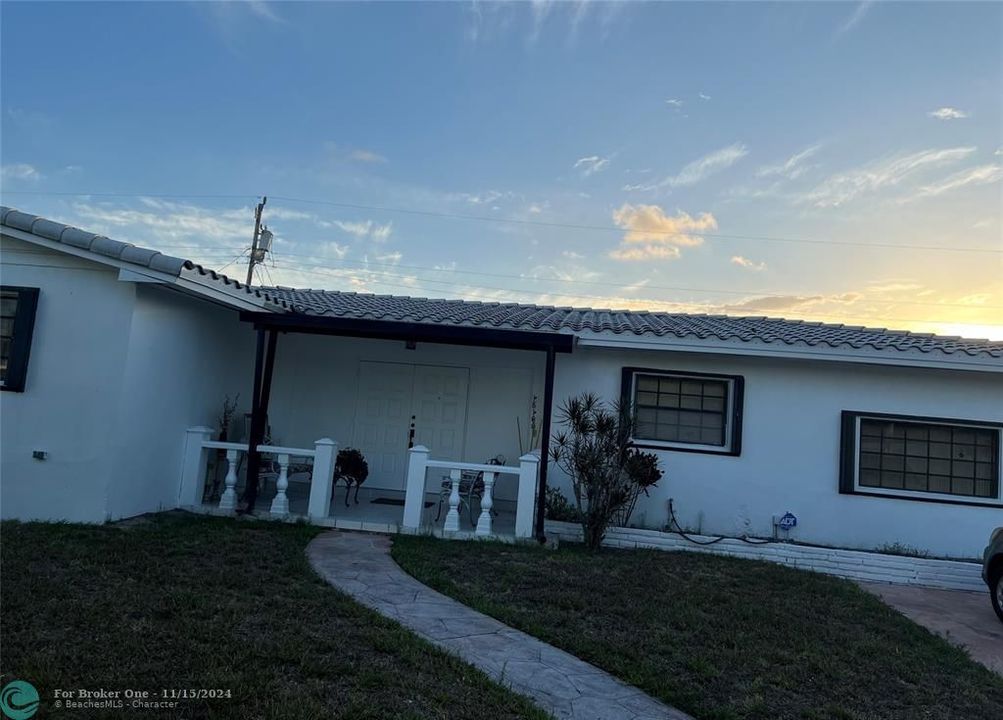 Recently Sold: $520,000 (3 beds, 2 baths, 2005 Square Feet)