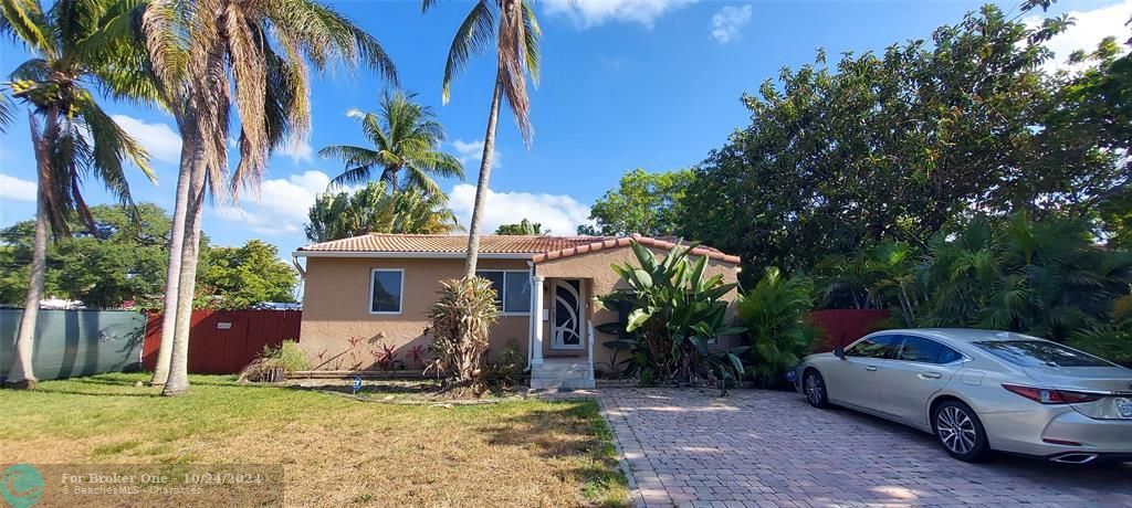 For Sale: $564,000 (3 beds, 2 baths, 1721 Square Feet)