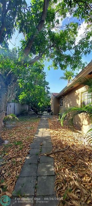 For Sale: $564,000 (3 beds, 2 baths, 1721 Square Feet)