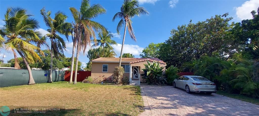 For Sale: $564,000 (3 beds, 2 baths, 1721 Square Feet)