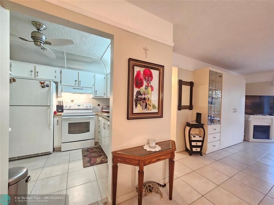 For Sale: $95,000 (1 beds, 1 baths, 748 Square Feet)