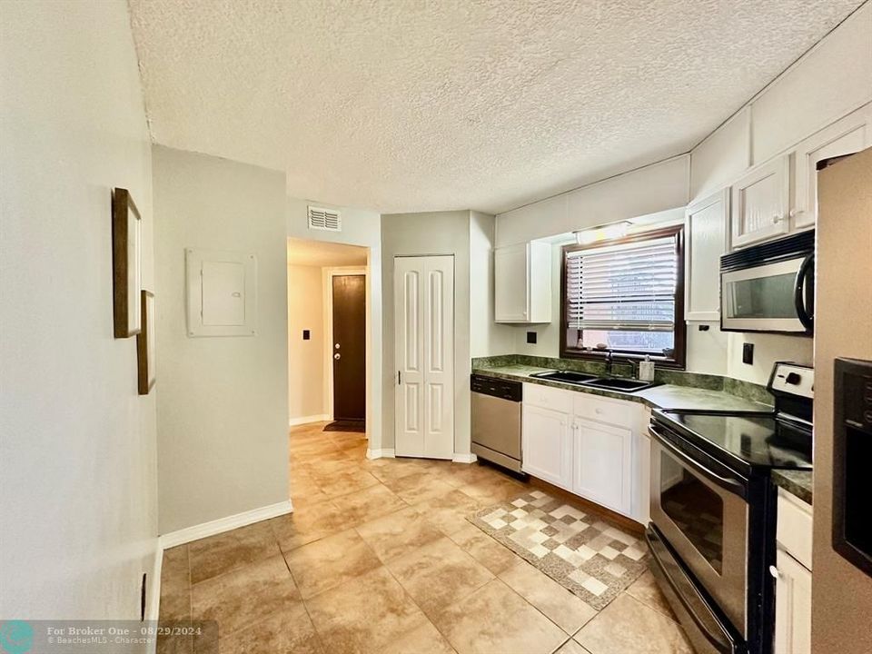 For Sale: $230,000 (2 beds, 2 baths, 1152 Square Feet)