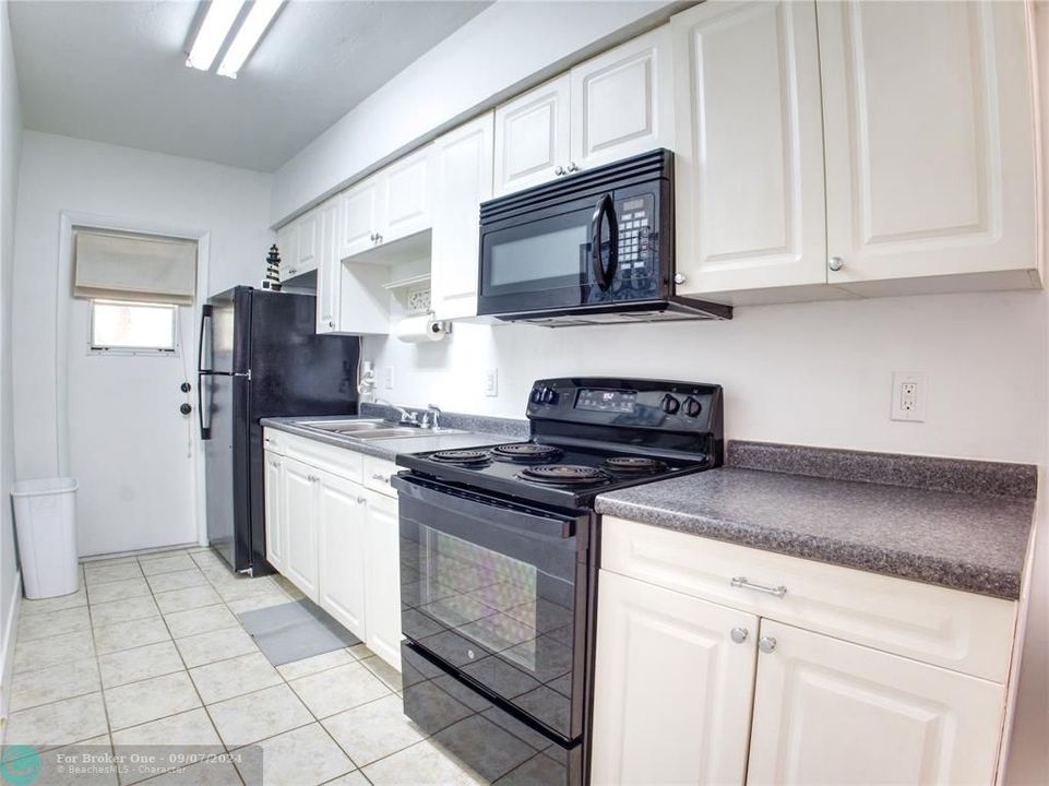 For Sale: $339,000 (0 beds, 1 baths, 352 Square Feet)