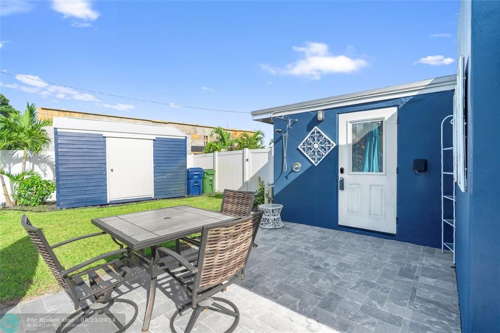 Active With Contract: $845,000 (3 beds, 2 baths, 1465 Square Feet)