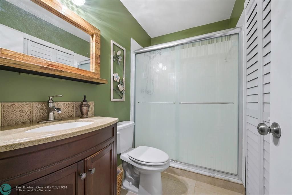 待售: $229,900 (2 贝兹, 2 浴室, 1068 平方英尺)