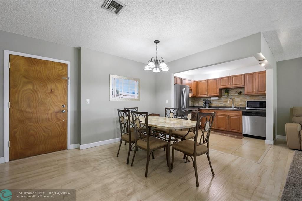 For Sale: $229,900 (2 beds, 2 baths, 1068 Square Feet)