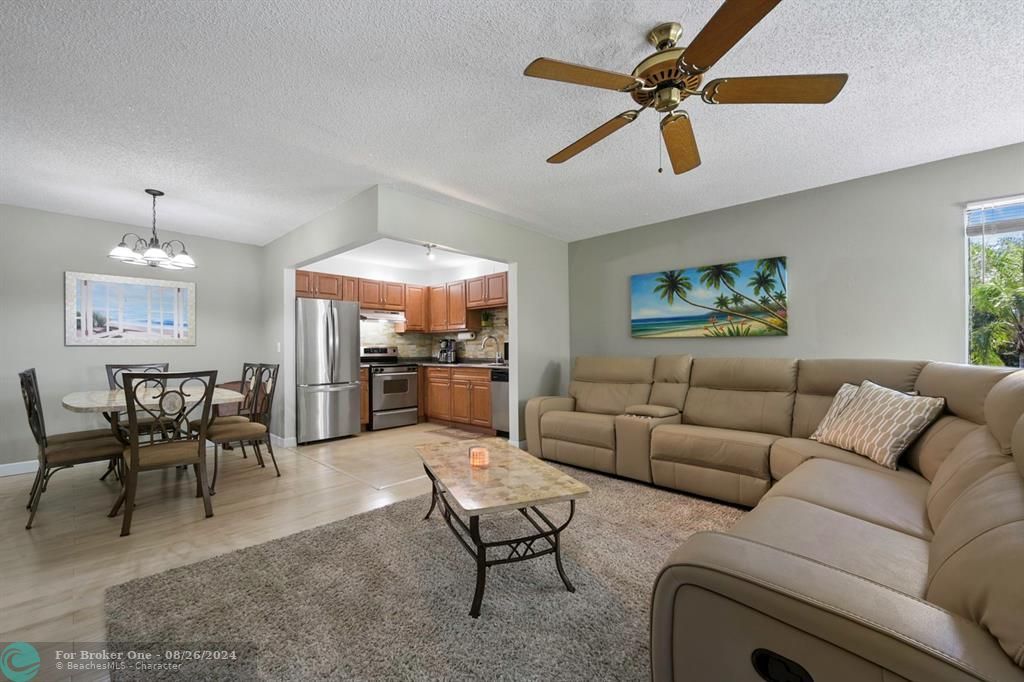 For Sale: $229,900 (2 beds, 2 baths, 1068 Square Feet)