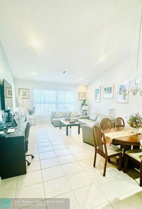 For Sale: $395,000 (2 beds, 2 baths, 1246 Square Feet)