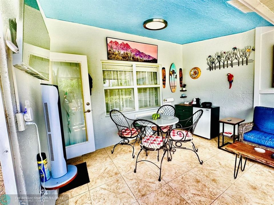For Sale: $395,000 (2 beds, 2 baths, 1246 Square Feet)