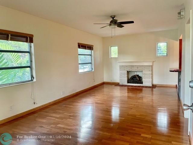 Active With Contract: $2,500 (1 beds, 1 baths, 675 Square Feet)