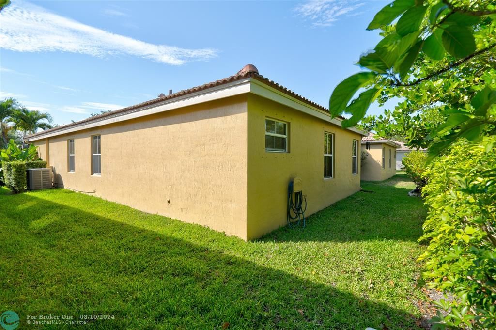 Active With Contract: $600,000 (3 beds, 2 baths, 1494 Square Feet)