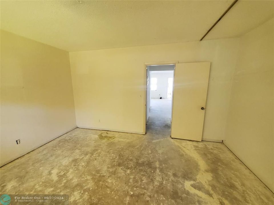 For Sale: $135,000 (1 beds, 1 baths, 600 Square Feet)