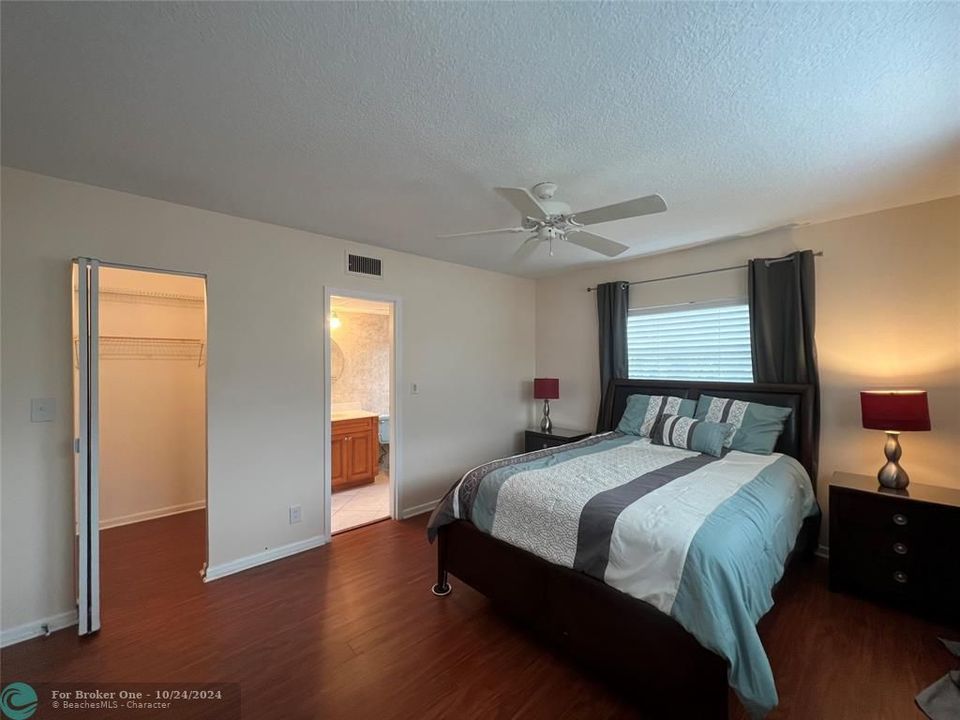 For Sale: $134,900 (2 beds, 2 baths, 920 Square Feet)